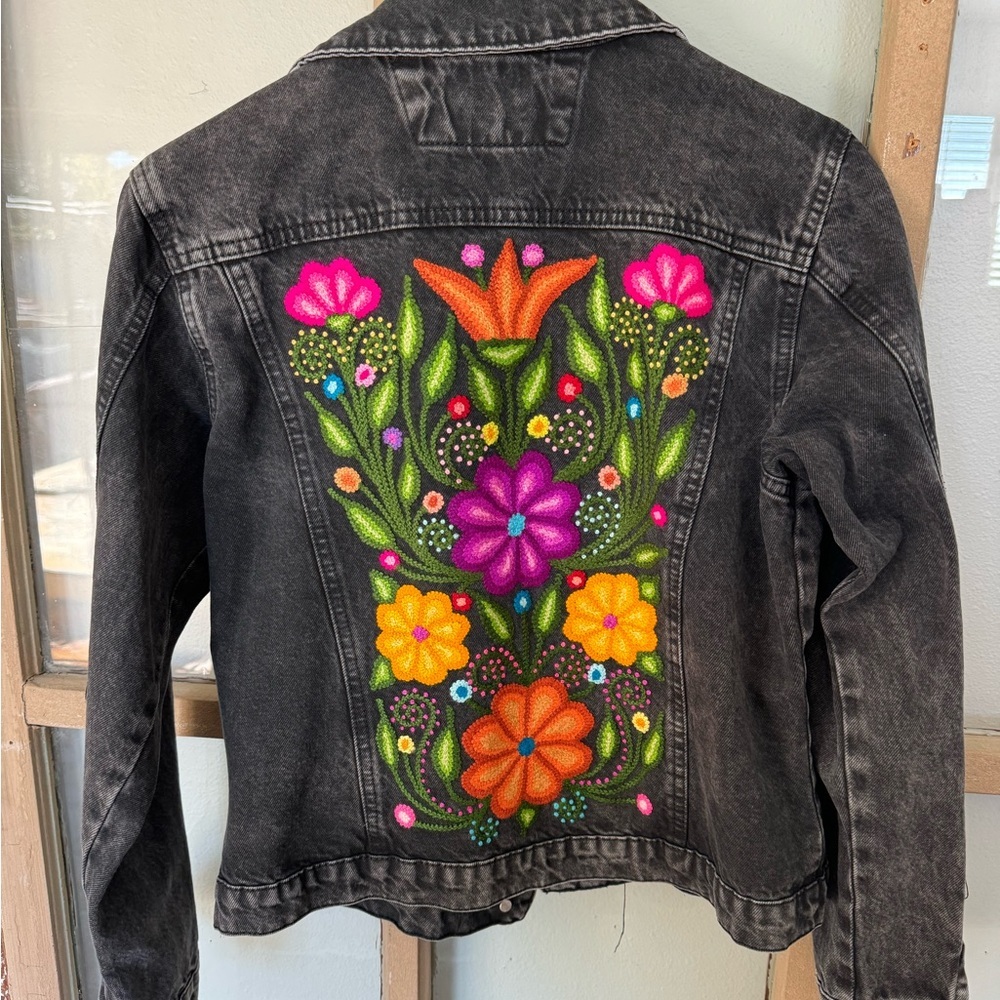 GORGEOUS stitched jean jacket from Peru- NWOT🌺unique and FABULOUS 🖤🌼🌸see pic